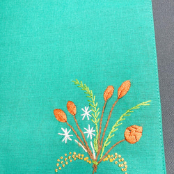 リネン手刺繍ハンカチ「草花」30cm×30cm「緑」 7枚目の画像
