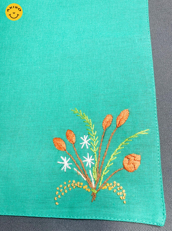 リネン手刺繍ハンカチ「草花」30cm×30cm「緑」 7枚目の画像