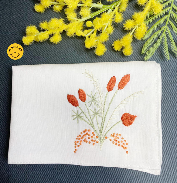リネン手刺繍ハンカチ「草花」30cm×30cm「ホワイト」 1枚目の画像