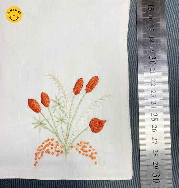 リネン手刺繍ハンカチ「草花」30cm×30cm「ホワイト」 3枚目の画像