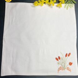 リネン手刺繍ハンカチ「草花」30cm×30cm「ホワイト」 5枚目の画像