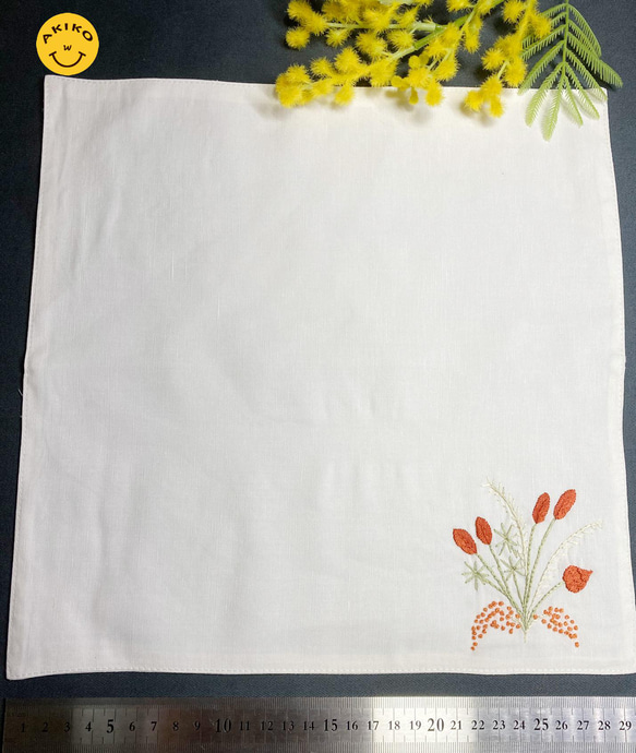 リネン手刺繍ハンカチ「草花」30cm×30cm「ホワイト」 5枚目の画像