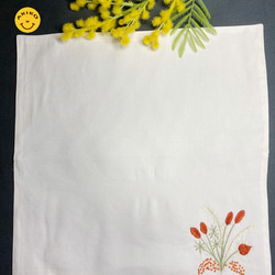 リネン手刺繍ハンカチ「草花」30cm×30cm「ホワイト」 2枚目の画像