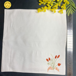 リネン手刺繍ハンカチ「草花」30cm×30cm「ホワイト」 4枚目の画像