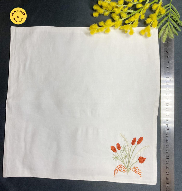 リネン手刺繍ハンカチ「草花」30cm×30cm「ホワイト」 4枚目の画像
