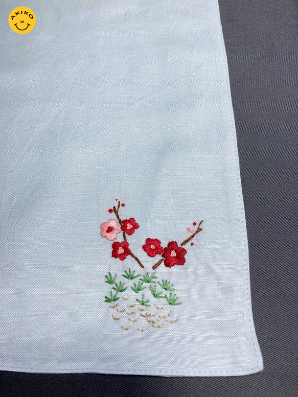 リネン手刺繍ハンカチ「桜」30cm×30cm「パステルブルー」 7枚目の画像