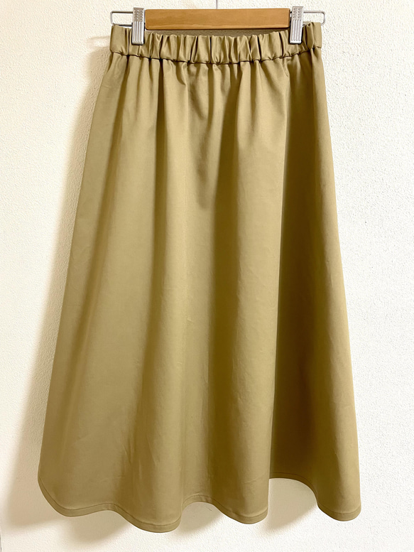 ベージュのフレアスカート 2枚目の画像