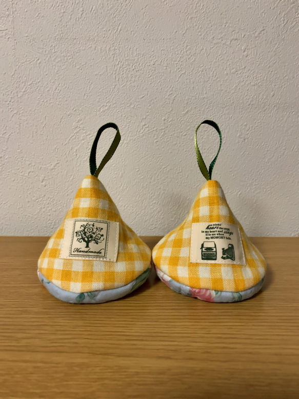 三角帽子な鍋つかみ　　フレンチリネンチェック（黄色）　土鍋、ル・クルーゼ、ストウブなどに♪ 2枚目の画像