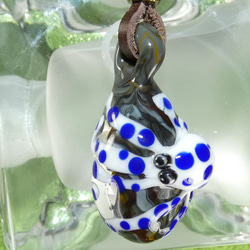 へばり付き蛸ＮＯ.1（ガラス、トンボ玉、蛸、一点物、ペンダント） 4枚目の画像