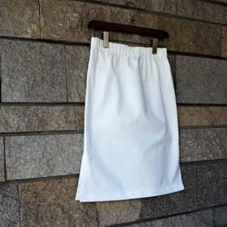 イタリヤ製　コットンストレッチ　ホワイトウエストゴムスカート　 4枚目の画像