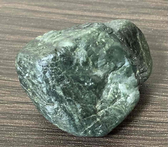 翡翠？阿吽の獅子像　天然石？ 天然良質ひすい本翡翠龍亀精工彫りペンダントネックレス本翡翠