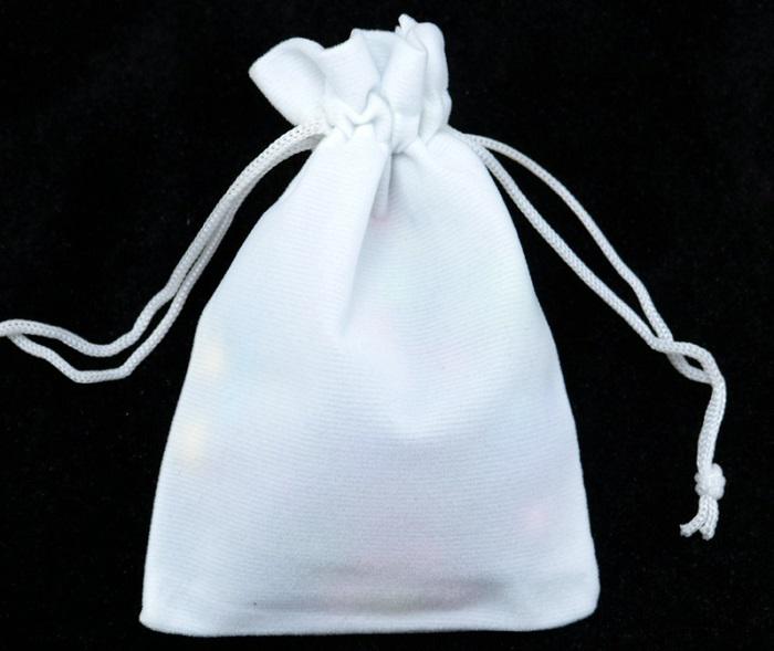 あわ貴石ギャラリーの美しい希少な天然阿波薄緑翡翠（ジェダイト）原石！