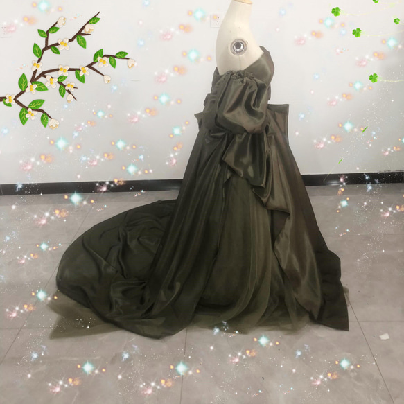 深めな緑  濃いカーキ　カラードレス ベアトップ プリンセスライン トレーンタイプ　発表会 4枚目の画像