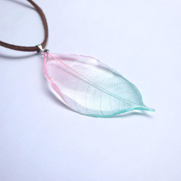 Pink & Green Gradation Leaf Pendant 3枚目の画像