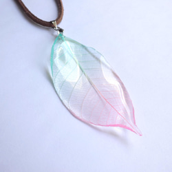 Pink & Green Gradation Leaf Pendant 7枚目の画像