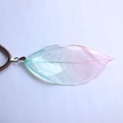 Pink & Green Gradation Leaf Pendant 8枚目の画像