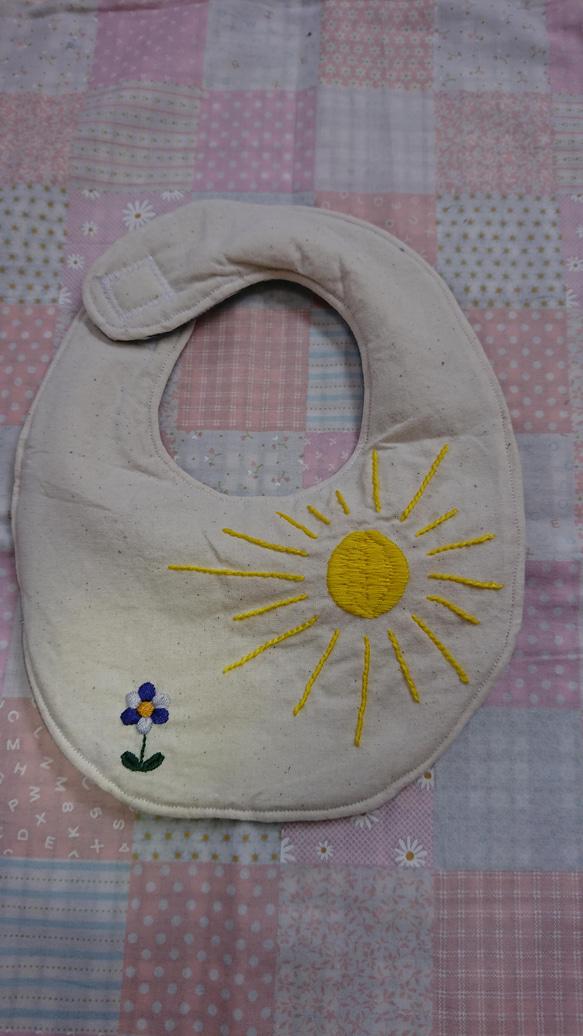 ハンドメイド スタイ よだれかけ 太陽 刺繍 スタイ・よだれかけ