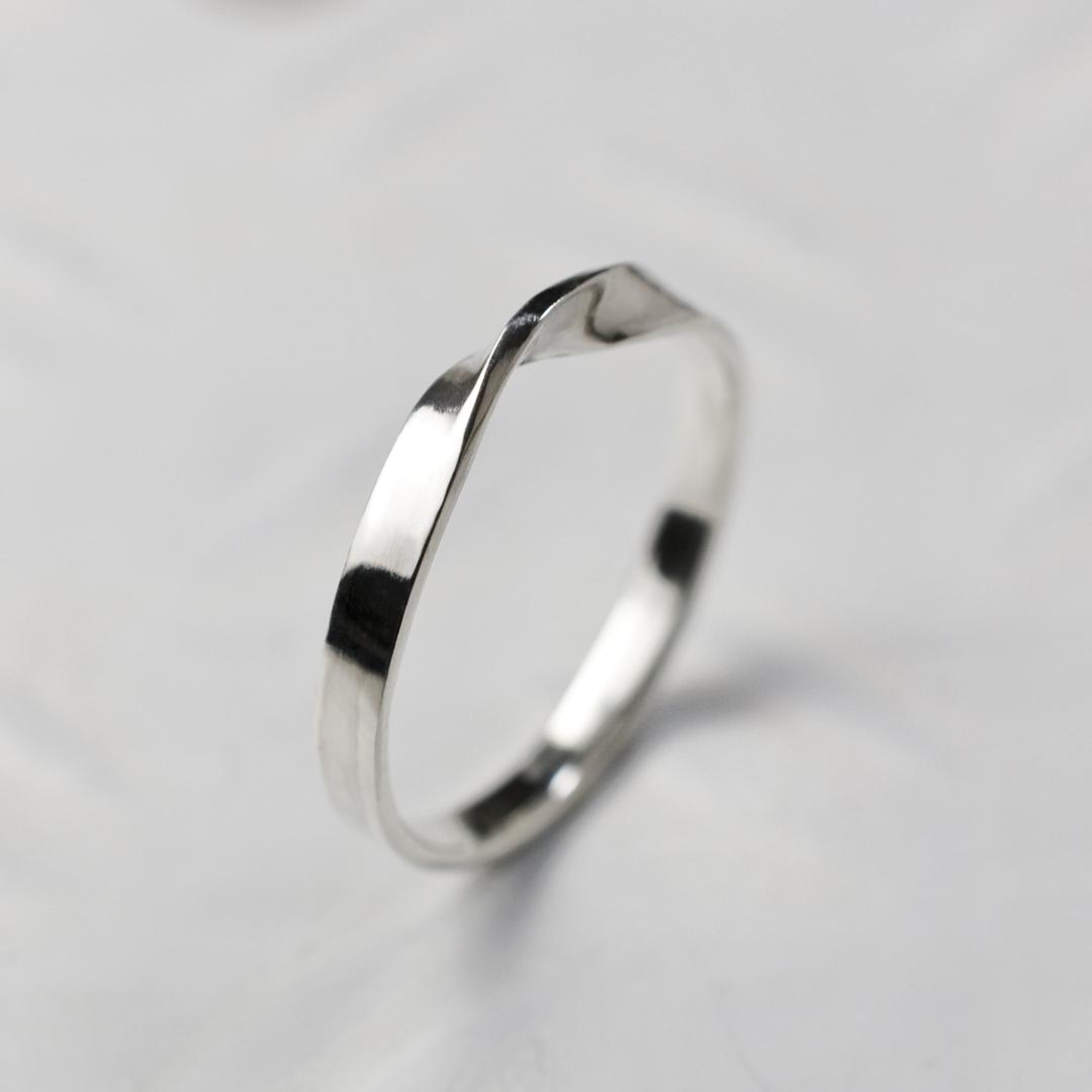 鏡面 シルバーワンポイントハーフツイストリング 2.5mm幅 グロス｜SILVER RING｜722