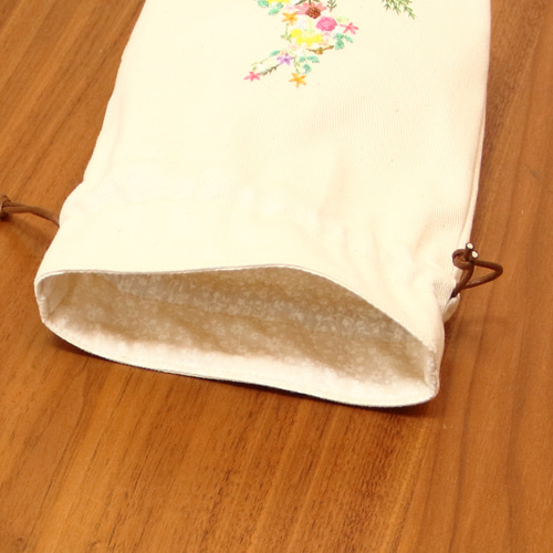 【No.245】うさぎと花の刺繍巾着袋 e8667f075c330e5584d660b835bb97