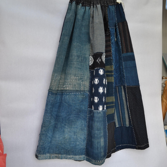 古布　木綿　藍色　型染から手縫いギャザースカート　Ｊ-57 18枚目の画像
