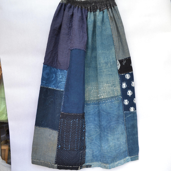 古布　木綿　藍色　型染から手縫いギャザースカート　Ｊ-57 13枚目の画像