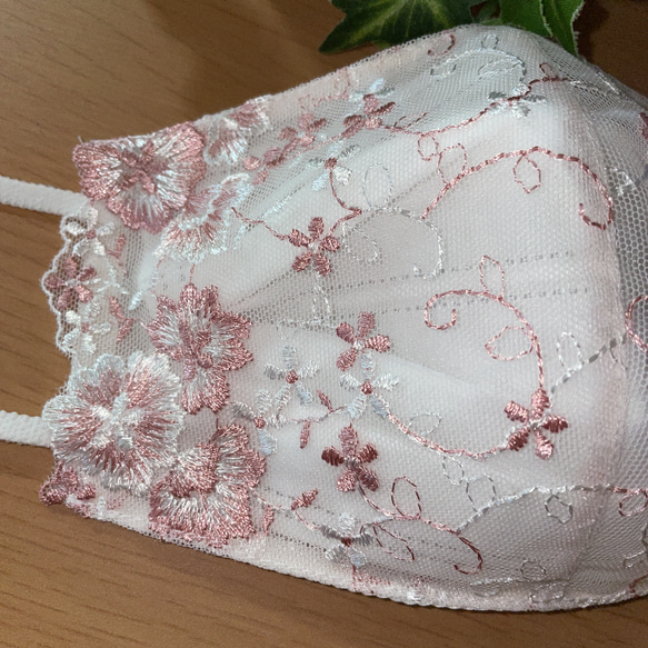 319 不織布マスクカバー　くすみピンクお花刺繍チュールレース 2枚目の画像