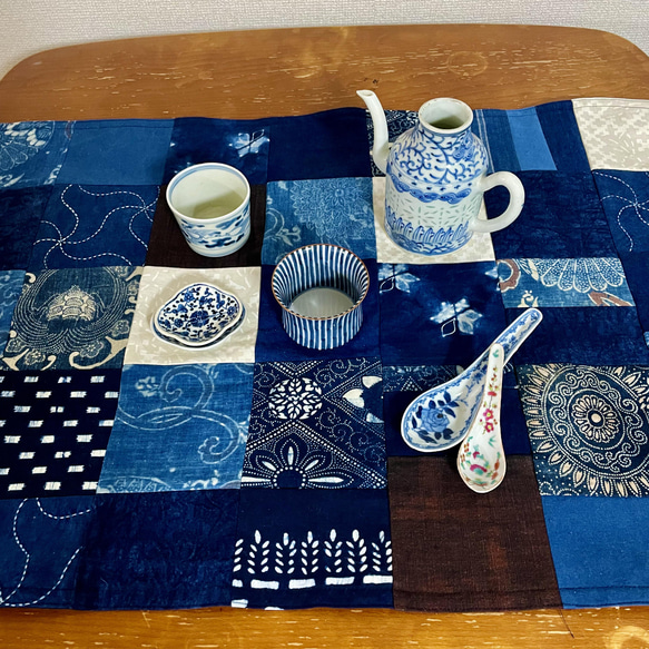 藍染古布の マットです。