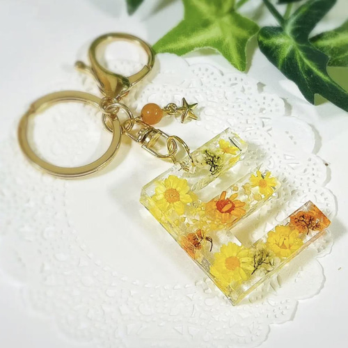 名前入り、誕生石付き可】イニシャルキーホルダー キーホルダー