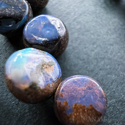【16粒】【オーストラリア産】ボルダーオパール スムースコイン クレオ穴 ビーズ★ANAM gems 4枚目の画像