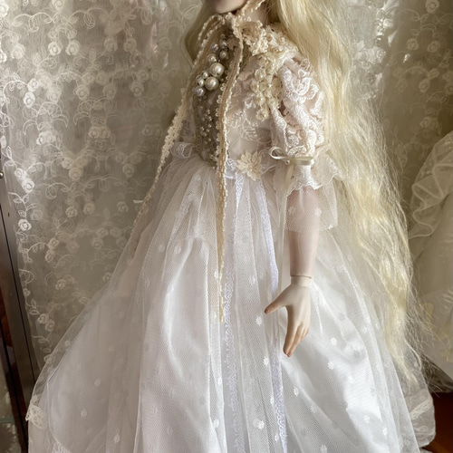 創作球体関節ビスクドール人形 薄いブルーアイの白いアンティーク調