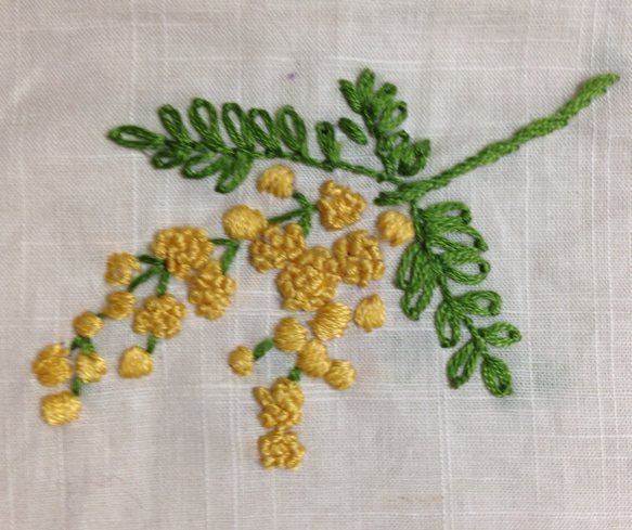 コットンの刺繍ハンカチ☆ミモザ 2枚目の画像