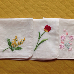 コットンの刺繍ハンカチ☆ミモザ 5枚目の画像