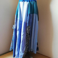 ドットやお花やストライプ　つぎはき不揃いのひらひらスカート　ブルー系　透け感のあるロングスカート 7枚目の画像