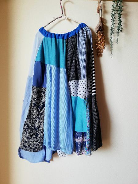 ドットやお花やストライプ　つぎはき不揃いのひらひらスカート　ブルー系　透け感のあるロングスカート