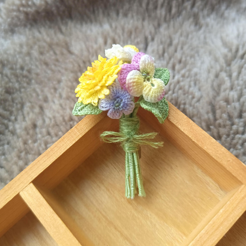 たんぽぽの花束ブローチ レース編み ブローチ NinNin 通販｜Creema 
