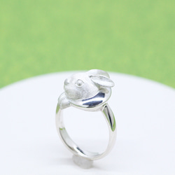 三日月兎のシルバーリング 2枚目の画像