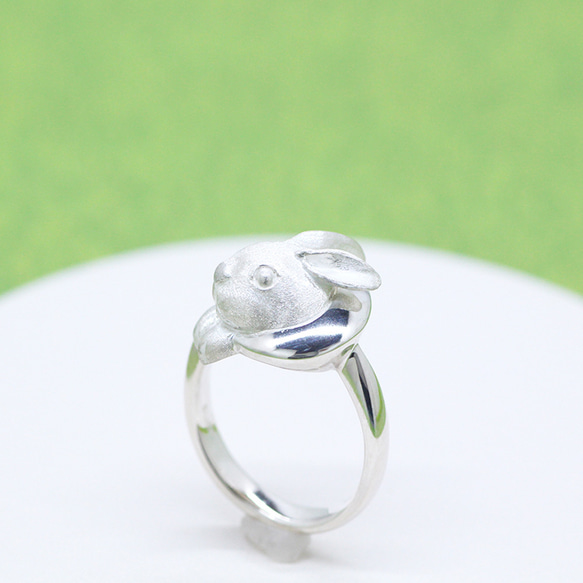 三日月兎のシルバーリング 2枚目の画像