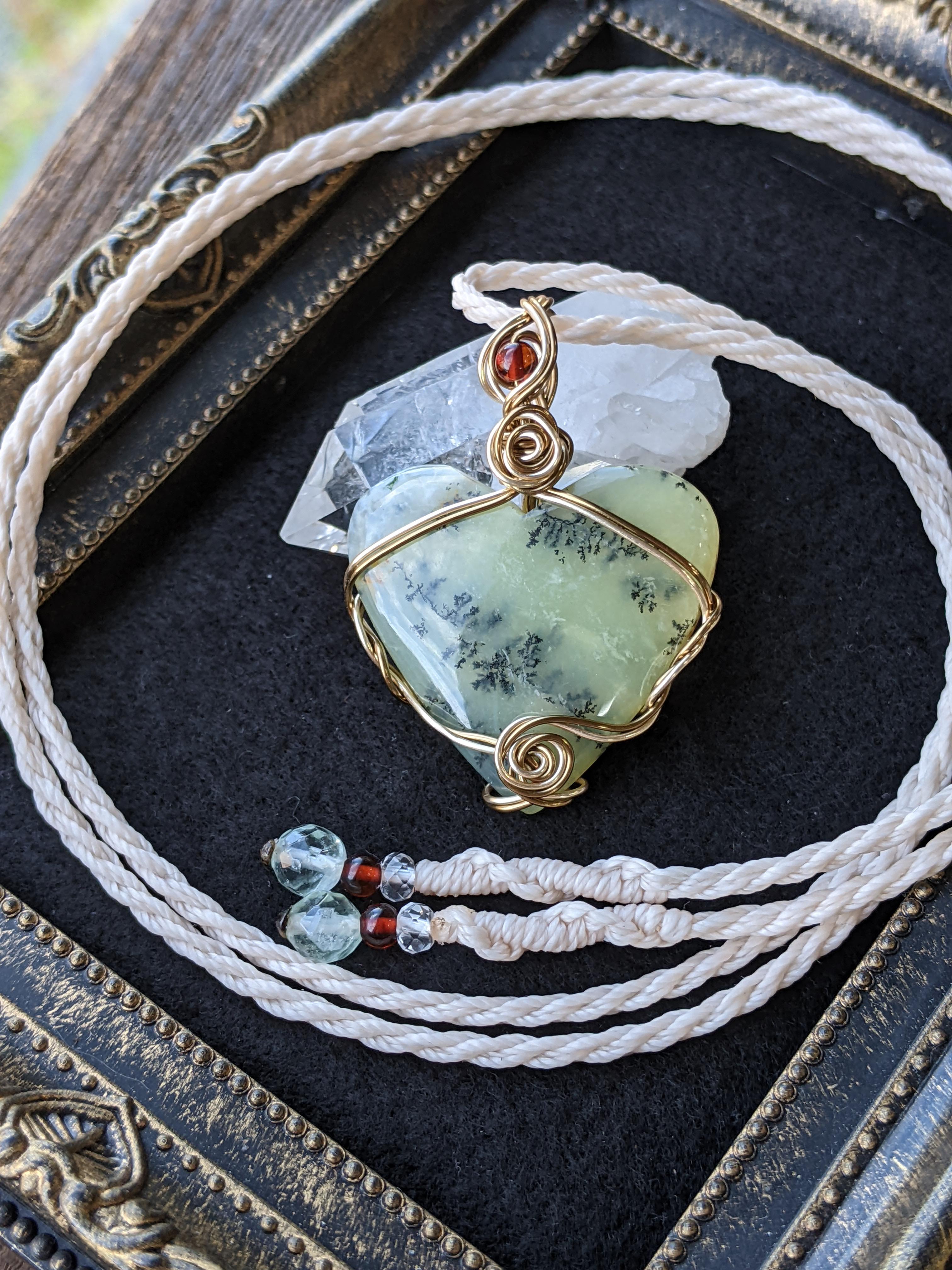 永久に枯れない樹木を封じ込めた石 樹形石(しのぶ石) Dendrite