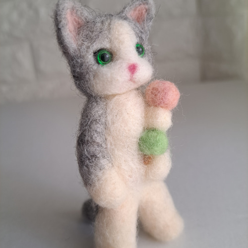 羊毛フェルト 癒し サバシロ猫 ネコ 立ちニャン お団子 可愛い
