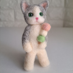 羊毛フェルト　癒し　サバシロ猫　ネコ　立ちニャン  お団子　可愛い　サバトラ 1枚目の画像