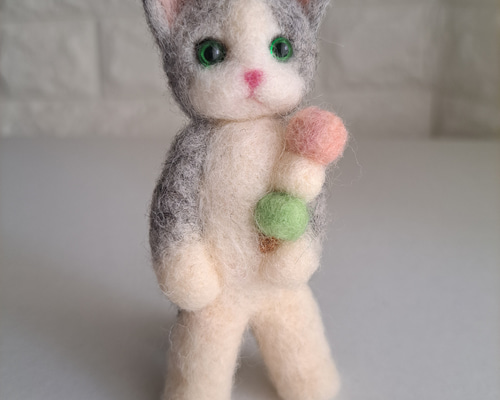 羊毛フェルト 癒し サバシロ猫 ネコ 立ちニャン お団子 可愛い