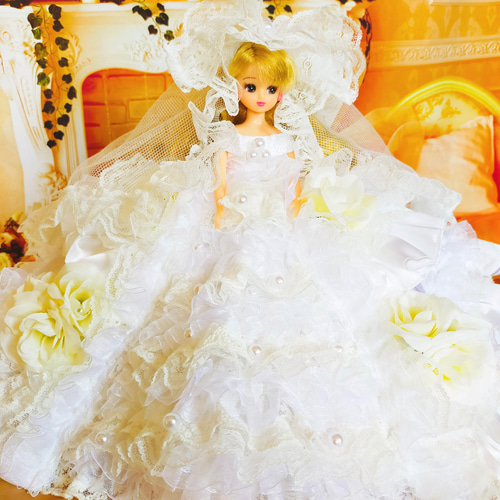 リカちゃんサイズ ピュアホワイトのウェディングドレス エレガンス