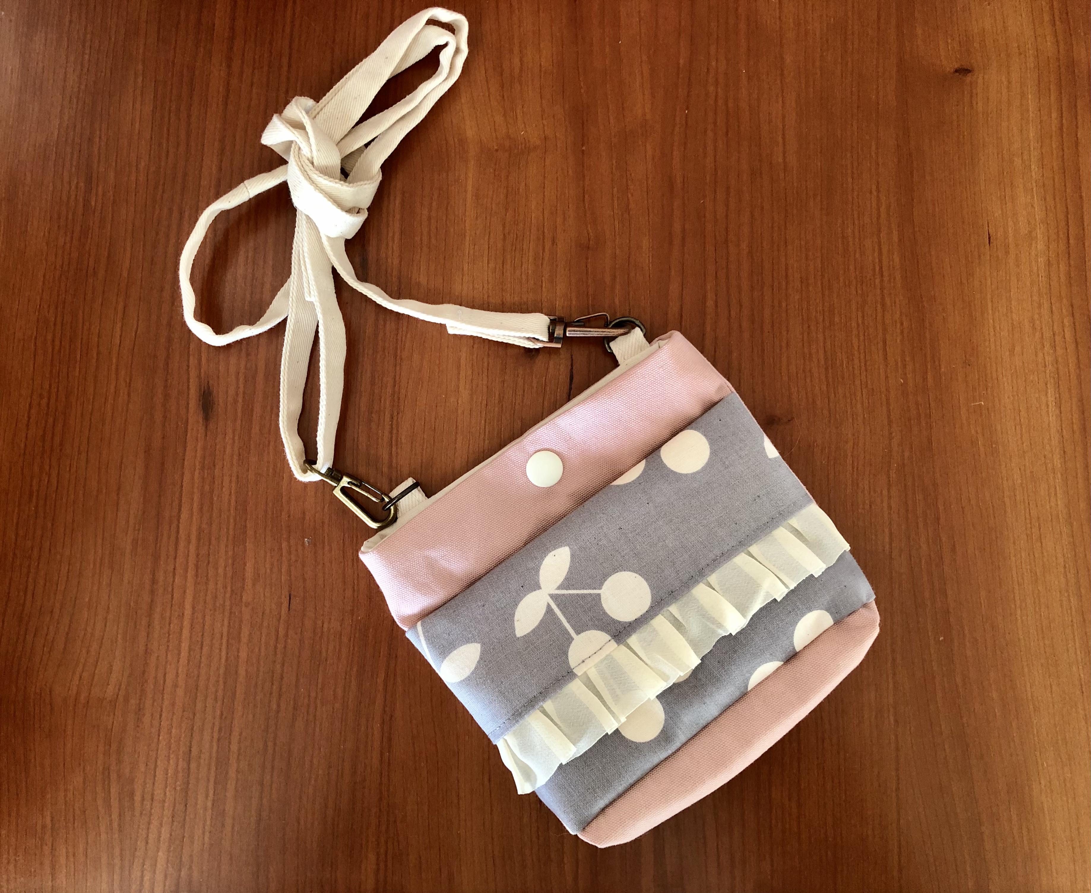 リバティ フリル移動ポケット