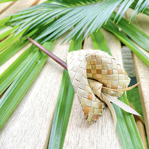 受注制作＊ ハワイ伝統工芸 ラウハラ編みのアンスリウムヘアピック