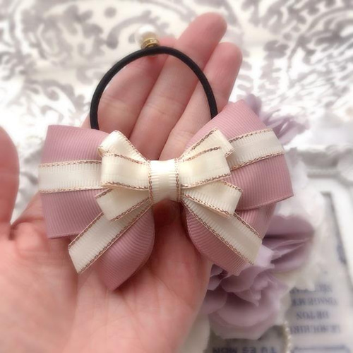 煌めく上品さ♡プレゼントみたいな形のリボンのヘアゴム ♡ ヘアゴム