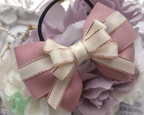 煌めく上品さ♡プレゼントみたいな形のリボンのヘアゴム ♡ ヘアゴム