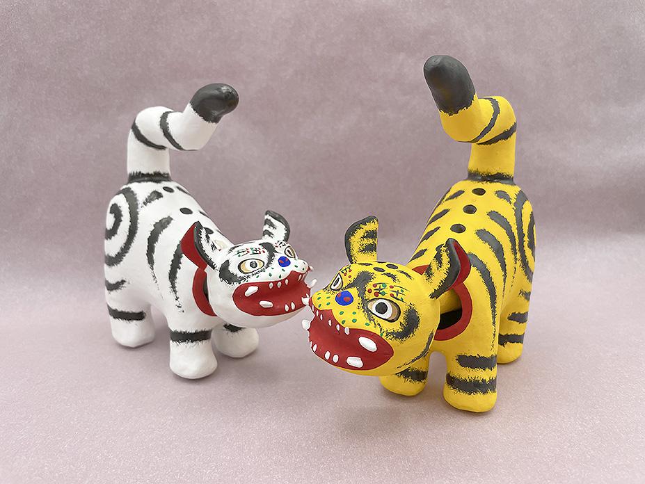 首振りとら 中サイズ（縦8㎝×横20㎝×高さ20㎝）