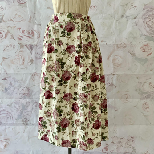 バラの型押し柄スカート生成り