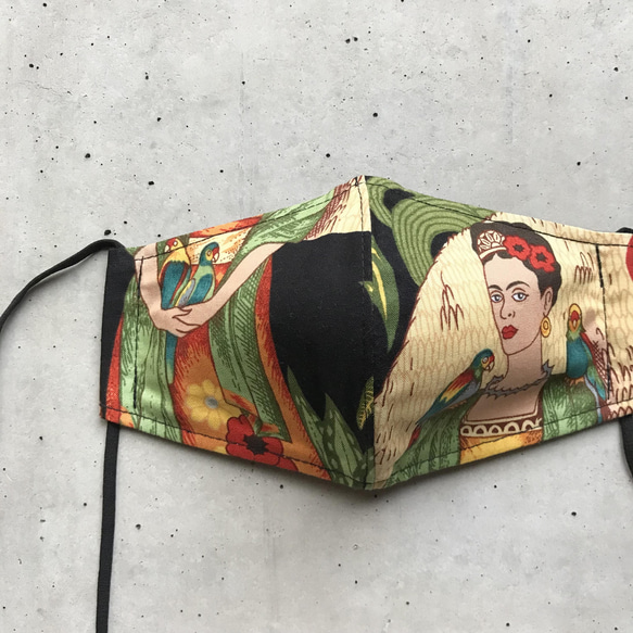 ★新作 旅するマスク Frida's Garden ブラック USAコットン フリーダカーロ 布マスク 個性的 柄マスク 1枚目の画像