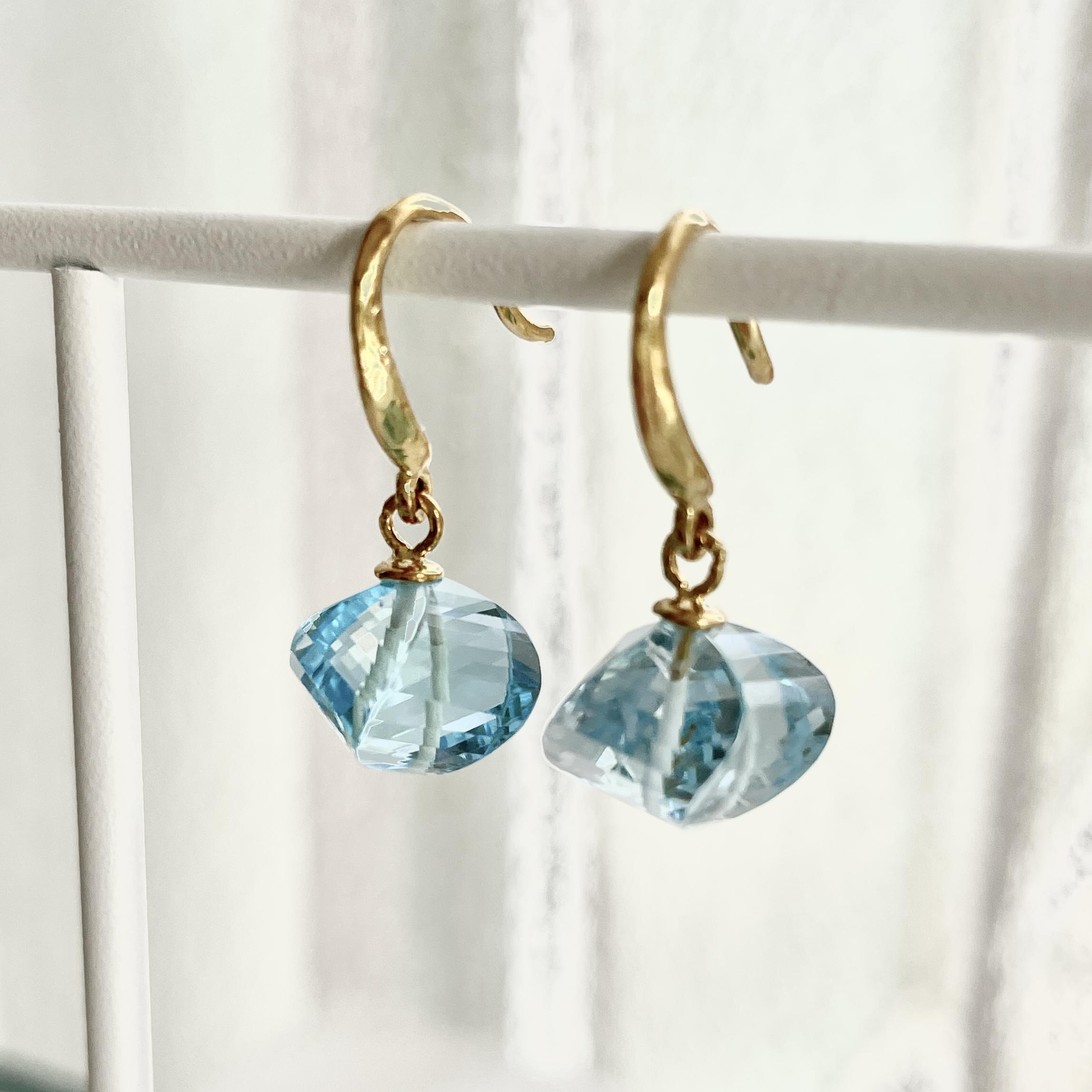 ブルートパーズ　ピアス　SV925（メッキ）